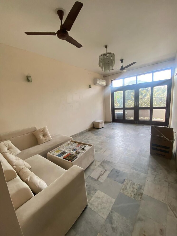 Bedroom, shivalik colony 6+ Bedroom 200 Sq.Yd. Independent House In Shivalik Colony Delhi 9776182