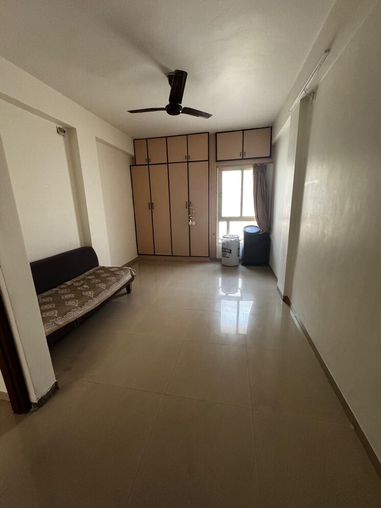 Room, vastrapur 3 Bedroom 1800 Sq.Ft. Apartment In Vastrapur Ahmedabad 9776214