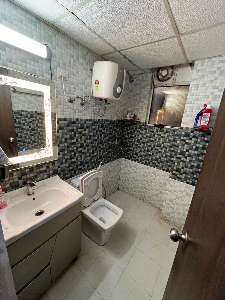 Bathroom, sg-andour-heights 3 Bedroom 750 Sq.Ft. Apartment In Sector 71 Gurgaon 9776275