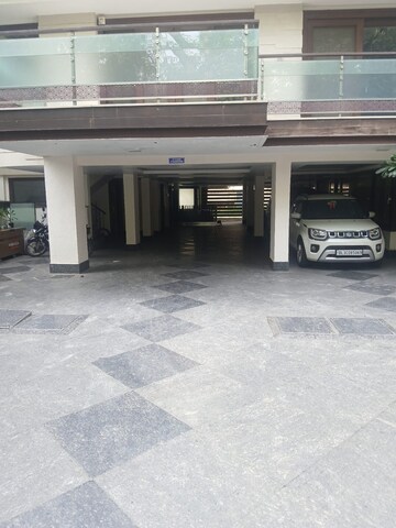 Parking in 3 BHK Builder Floor at Jor Bagh – for Rent