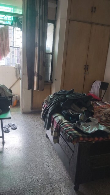 Parking in 2.5 BHK Builder Floor at Mayur Vihar – for Rent