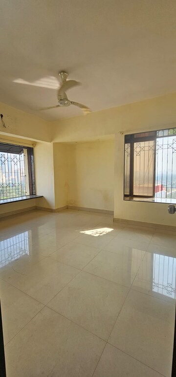 Room in 1 BHK Apartment at Asmita Jyoti CHS, Malad West – for Rent