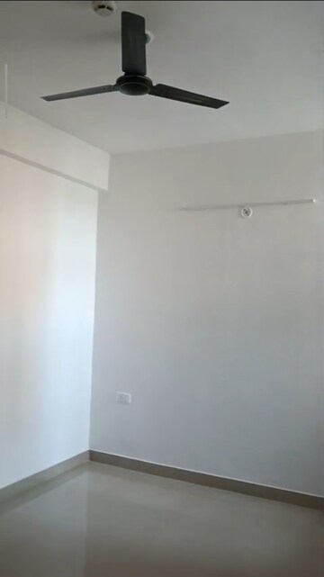 Room in 3 BHK Apartment at Sanchar Nest Palm Valley, Wave City – for Rent