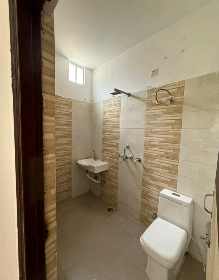 Bathroom, dhakoli 3 Bedroom 1080 Sq.Ft. Builder Floor In Dhakoli Zirakpur 9775912