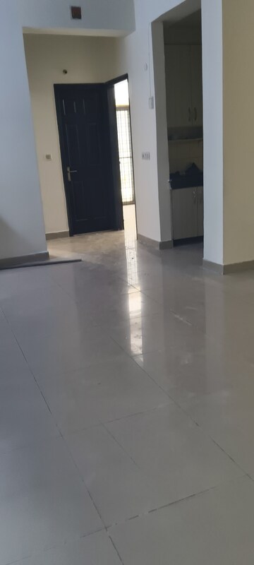 Room in 3 BHK Apartment at Ajnara Grace, Raj Nagar Extension – for Rent