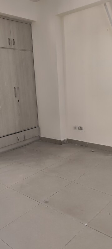 Room in 3 BHK Apartment at Ajnara Grace, Raj Nagar Extension – for Rent