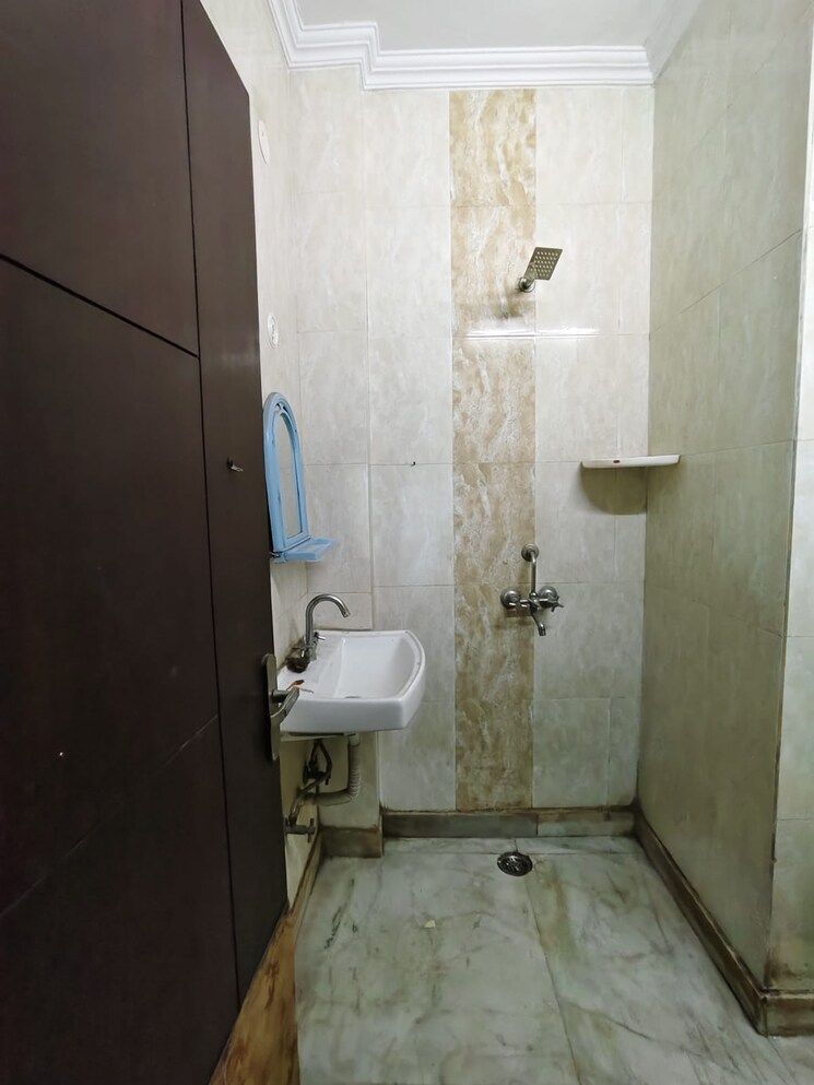 Bathroom, bhogal 2 Bedroom 900 Sq.Ft. Independent House In Bhogal Delhi 9776530