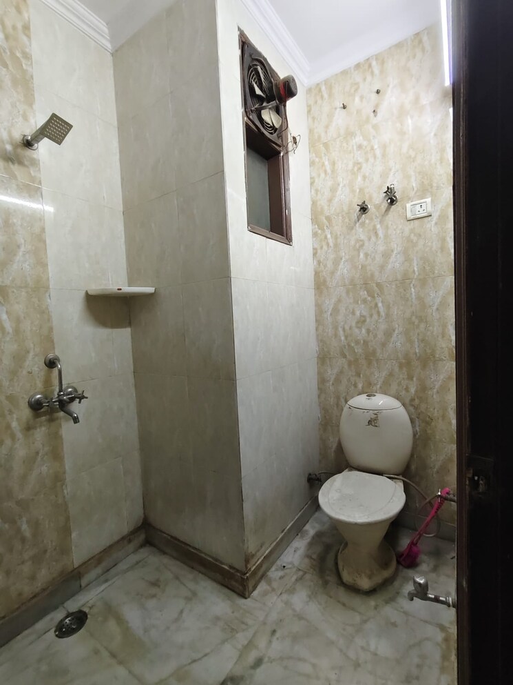 Bathroom, bhogal 2 Bedroom 900 Sq.Ft. Independent House In Bhogal Delhi 9776530