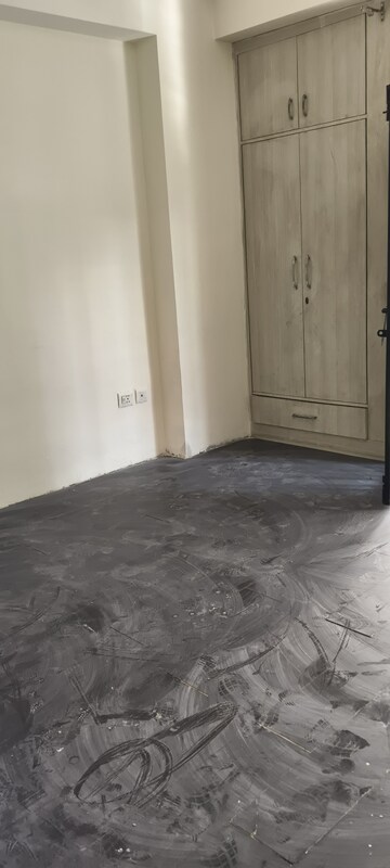 Room in 3 BHK Apartment at Ajnara Grace, Raj Nagar Extension – for Rent