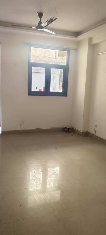 Room in 2 BHK Apartment at Shre Banke Bihari, Raj Nagar Extension – for Rent