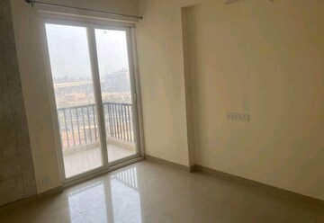 Room in 3 BHK Apartment at Amrapali Heartbeat City, Sector 107 – for Rent