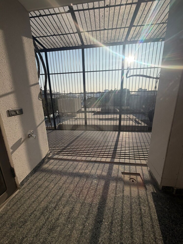 Balcony, sector 15 3 Bedroom 2000 Sq.Ft. Builder Floor In Sector 15 Gurgaon 9776715