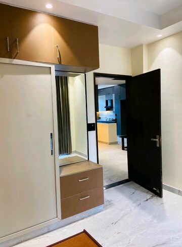 Room in 3.5 BHK Apartment at Galaxy North Avenue ll, Gaur City 2 – for Rent