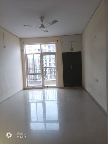 2 BHK Apartment For Rent in Omaxe R2, Gomti Nagar