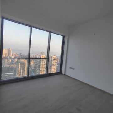 Room in 5 BHK Apartment at Rustomjee Crown, Gokhale Road – for Rent