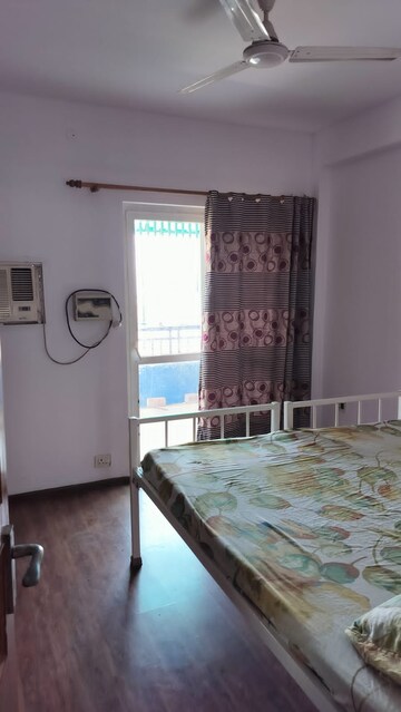 Room in 3 BHK Apartment at BPTP Elite Floors, Sector 83 – for Rent