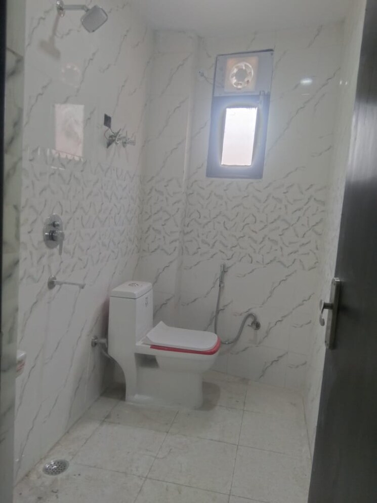 Bathroom, sunshine-helios 2 Bedroom 1100 Sq.Ft. Builder Floor In Sector 78 Noida 9778015