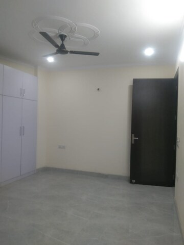 Room in 2 BHK Builder Floor at Sunshine Helios, Sector 78 – for Sale
