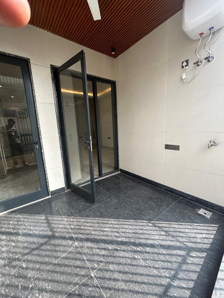 Room, greater kailash i 3 Bedroom 208 Sq.Yd. Builder Floor In Greater Kailash I Delhi 9777903