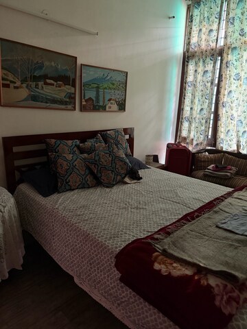 Bedroom in 1 BHK Independent House at Dlf City Phase 3 – for Rent