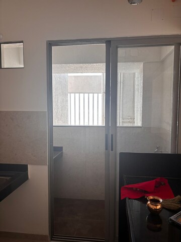 Room in 2 BHK Apartment at Kharadi Gaon – for Rent