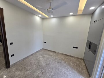 Room in 2 BHK Builder Floor at Rajouri Garden – for Sale