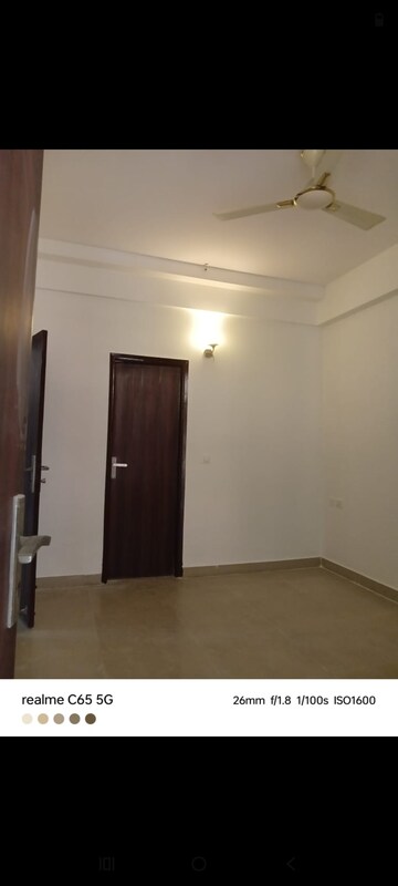 Room in 3 BHK Apartment at Civitech Sampriti, Sector 77 – for Rent