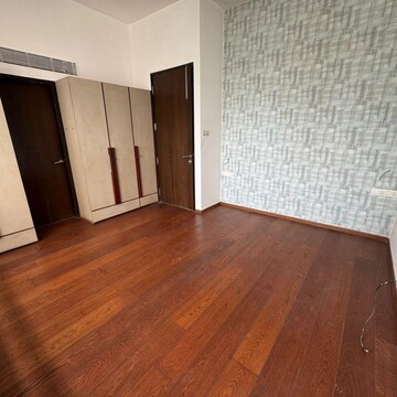 Room in 3 BHK Apartment at Lodha Bellissimo, Arthur rd – for Rent