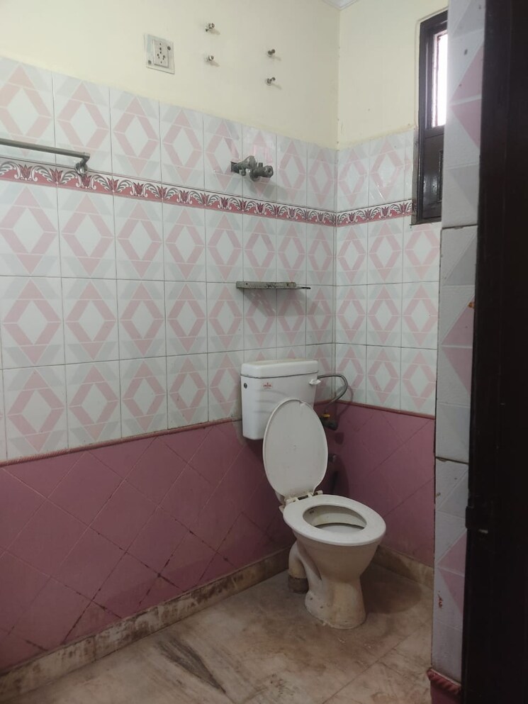 Bathroom, gyan khand iii 2 Bedroom 850 Sq.Ft. Builder Floor In Gyan Khand Iii Ghaziabad 9778703