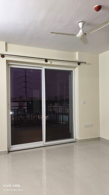 Room in 3.5 BHK Apartment at Pashmina Waterfront, Old Madras Road – for Sale