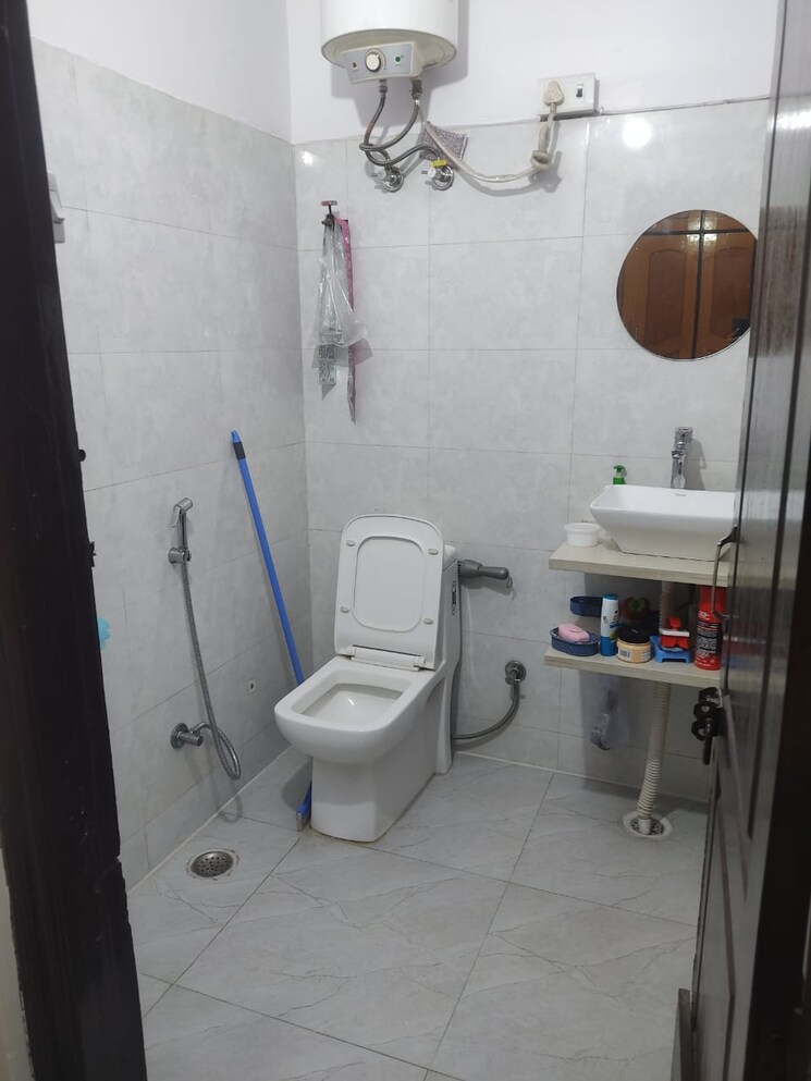 Bathroom, gyan khand i 2 Bedroom 750 Sq.Ft. Builder Floor In Gyan Khand I Ghaziabad 9778730