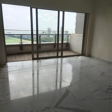 Room in 4 BHK Apartment at Lodha Bellissimo, Arthur rd – for Rent