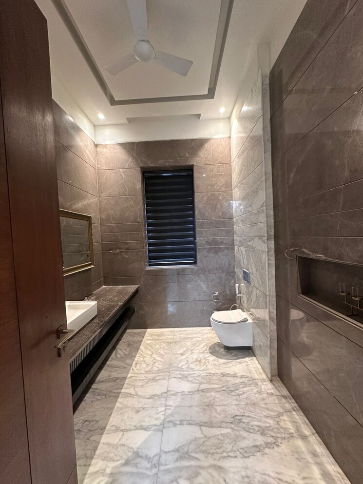 Attached Bathroom, chattarpur 5 Bedroom 1200 Sq.Ft. Villa In Chattarpur Delhi 9779035