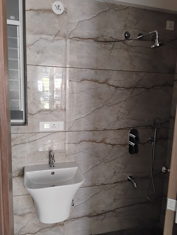 Bathroom, shree-west-winds 2 Bedroom 1000 Sq.Ft. Apartment In Pashan Pune 9778993