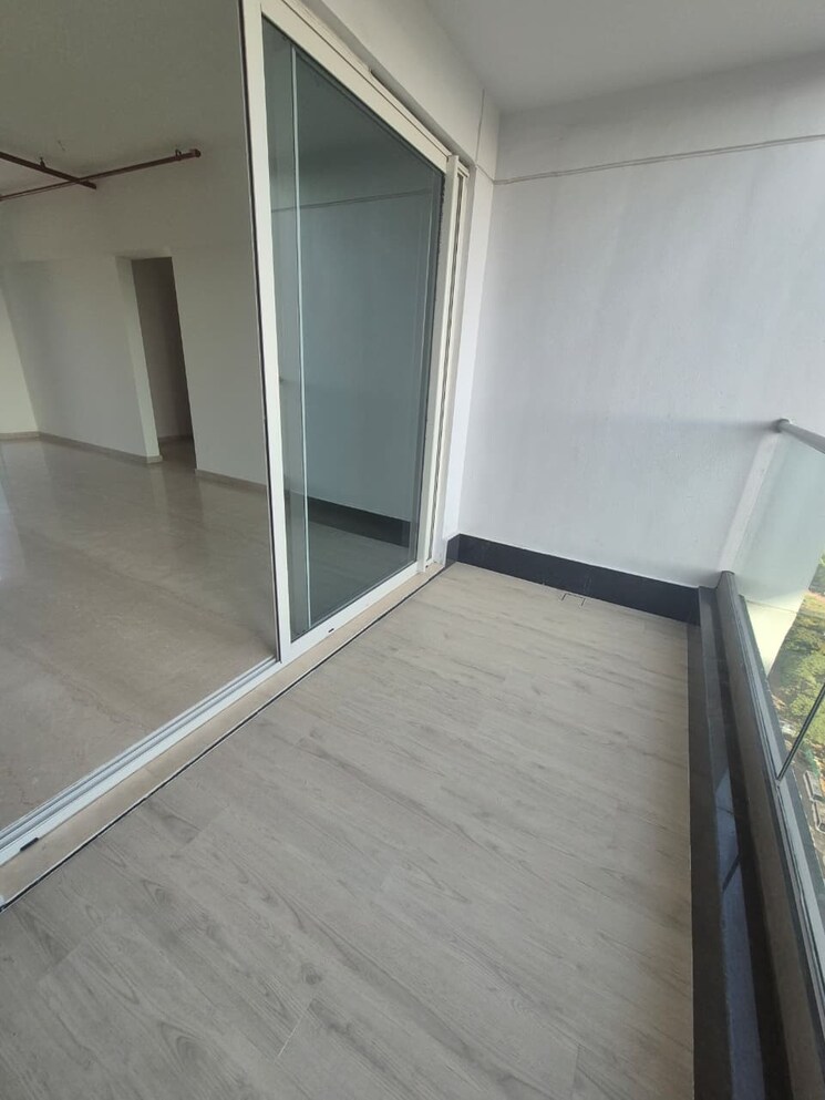 Balcony, courtyard-by-narang-realty-and-the-wadhwa-group 3 Bedroom 1370 Sq.Ft. Apartment In Pokhran Road No Two Thane 9779016