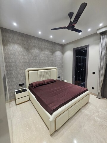 4 BHK Apartment For Sale in Anand Vihar