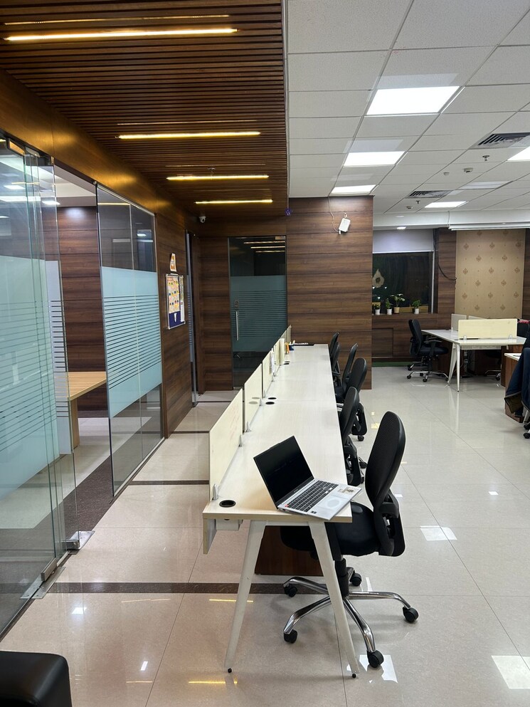 Team Area, grandslam-ithum Commercial Office Space 3600 Sq.Ft. In Sector 62 Noida 9777914