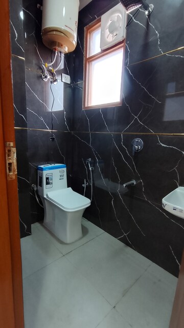 Master Bedroom in 3 BHK Builder Floor at Rajpur Khurd Extension – for Rent