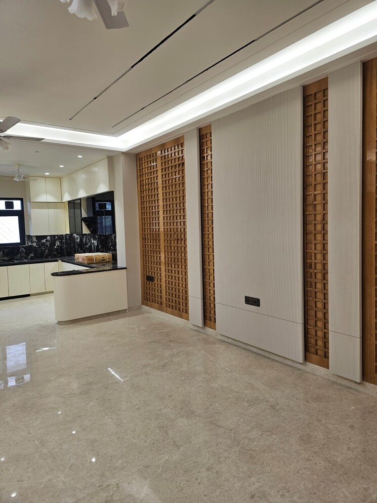 Kitchen, vigyan vihar 3 Bedroom 180 Sq.Yd. Apartment In Vigyan Vihar Delhi 9779340