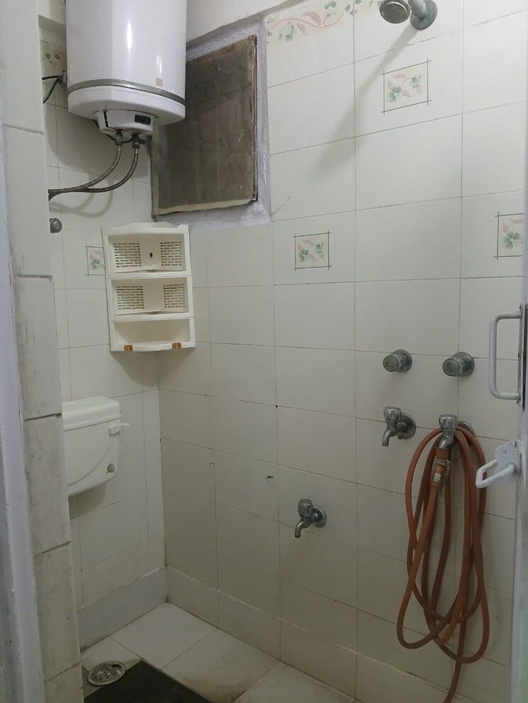 Bathroom, vasant kunj 1 Bedroom 550 Sq.Ft. Apartment In Vasant Kunj Delhi 9779418
