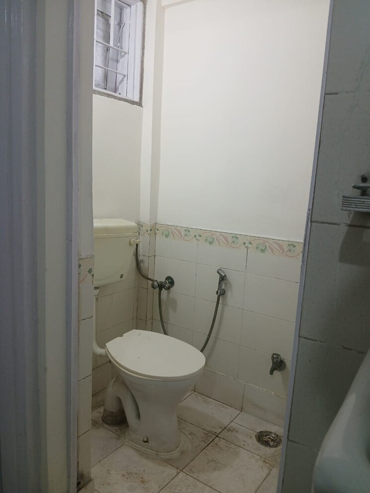 Bathroom, vasant kunj 1 Bedroom 550 Sq.Ft. Apartment In Vasant Kunj Delhi 9779418