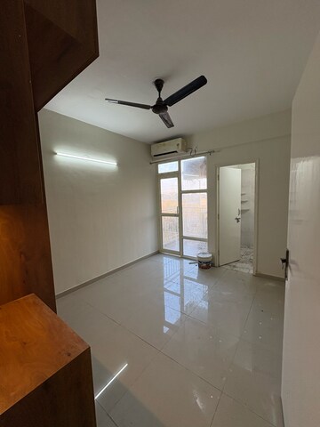 Room in 3 BHK Apartment at Pyramid Altia, Sector 70a – for Rent