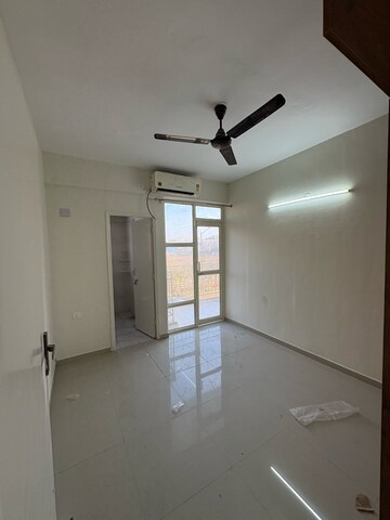 Room in 3 BHK Apartment at Pyramid Altia, Sector 70a – for Rent