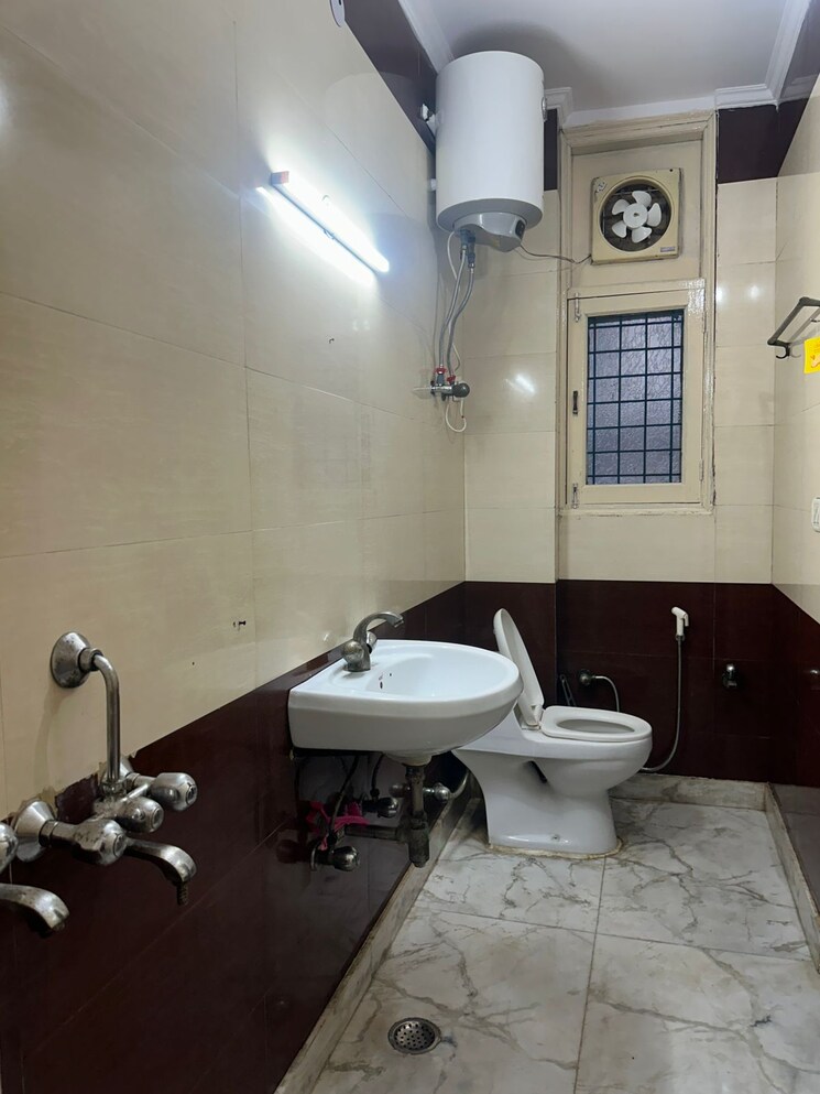 Attached Bathroom, sector 5 wave city 1 Bedroom 552 Sq.Ft. Builder Floor In Sector 5 Wave City Ghaziabad 9779425
