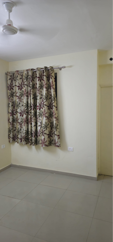 Room in 3 BHK Apartment at Pyramid Altia, Sector 70a – for Rent