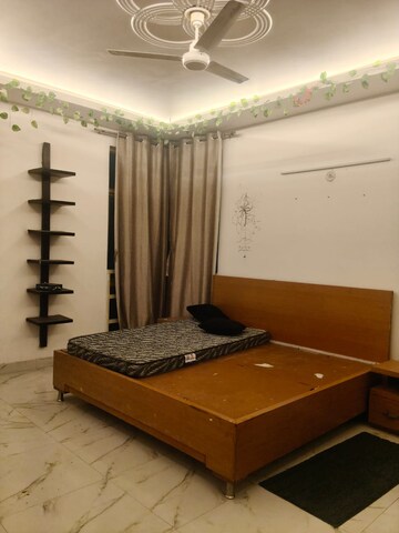 Bedroom in 4 BHK Apartment at Parsvnath Planet, Gomti Nagar – for Rent