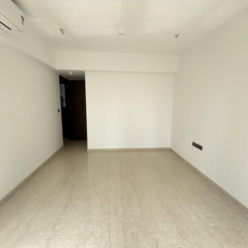 Room in 4 BHK Apartment at Lodha World Crest, Empire Mill – for Rent