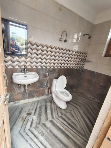 Master Bedroom in 1 BHK Builder Floor at Sector 31 – for Rent