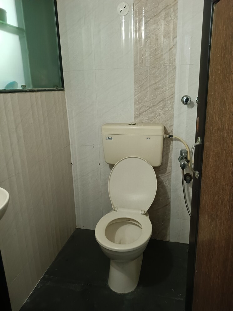 Bathroom, vinod-villa-worli 1 Bedroom 500 Sq.Ft. Apartment In Worli Mumbai 9779818