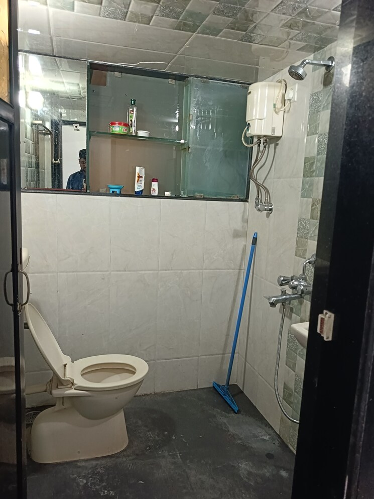 Bathroom, vinod-villa-worli 1 Bedroom 500 Sq.Ft. Apartment In Worli Mumbai 9779818